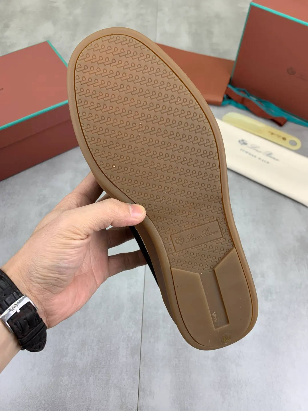 Men's Men's Shoes 💰P560 New Style 💰 The latest casual shoes Loro Piana 💯 Top grade 💯 Buy the original copy 💯 Founded the existing Loro Piana company on April 24, 1924. It is now the sixth generation of family business, providing the best quality products to customers who are discerning about taste and quality. Imported original fly woven fabrics with cowhide fabrics, plain calfskin lining, hand-stitched threads with cowhide feet, original packaging, high-end outsole, size: 38-45 (custom-made for 46), 7️⃣ colors available